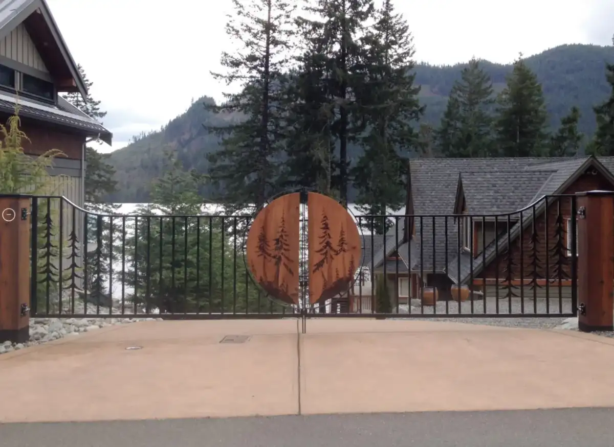 Lakeside gate with cedar medallion