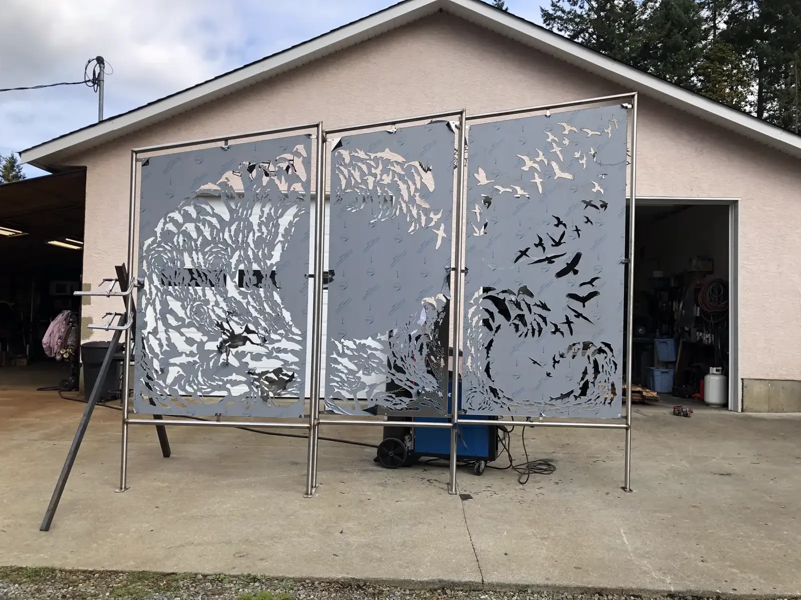 The wave screens in daylight